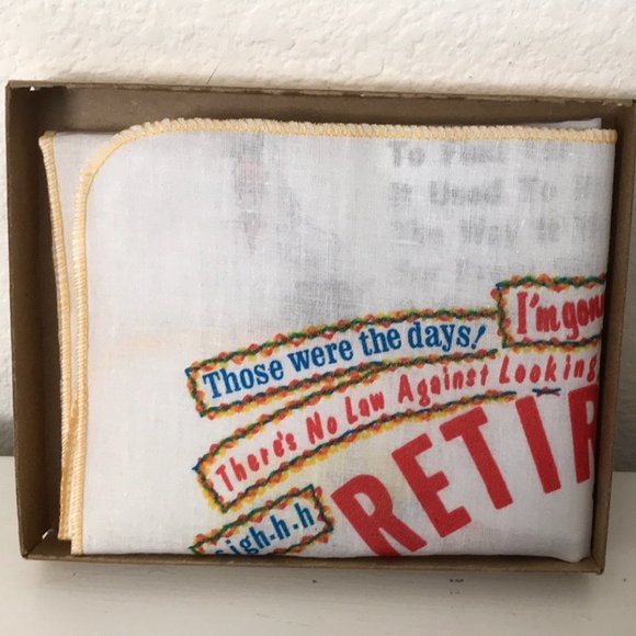 VINTAGE Boxed Retirement Crying Towel - Picture 3 of 16